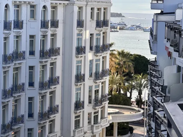 RARE!! DERNIER ETAGE PROCHE CROISETTE 