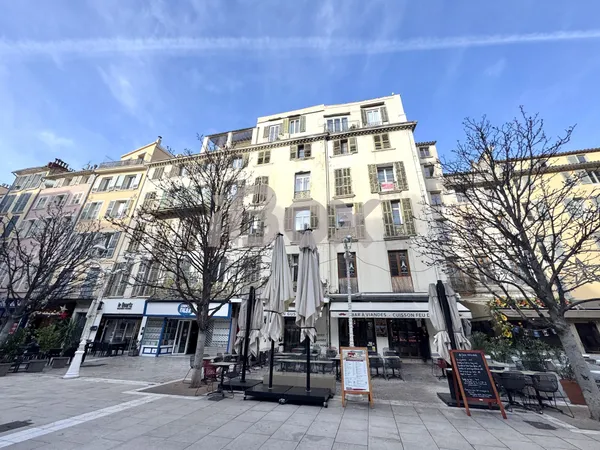 TOULON PLACE PUGET : APPARTEMENT OU BUREAU TRAVERSANT TYPE 