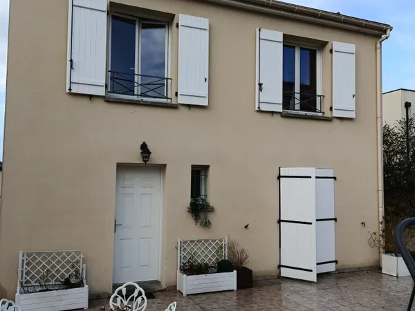 DANS PAVILLON 2 CHAMBRES A LOUER 