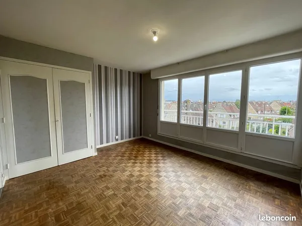 Studio 1 pièce 28 m² 