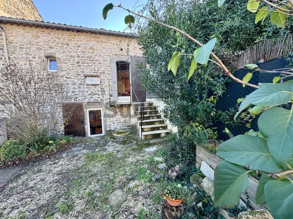 Deaux, Maison de village rénovée 