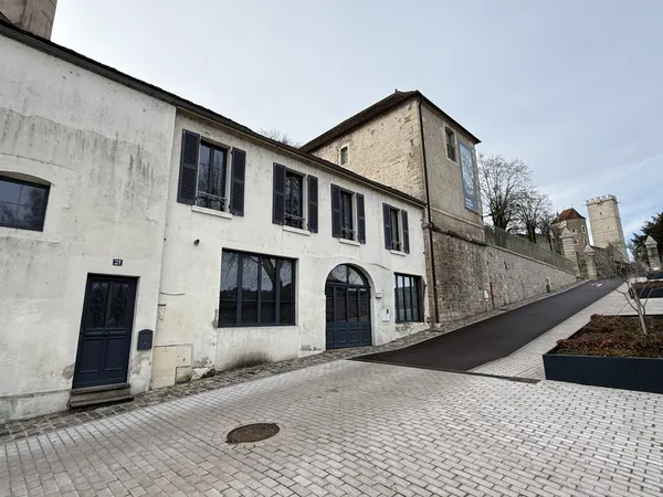 MAISON ANCIENNE ATYPIQUE 