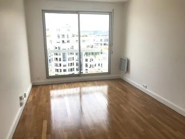 Studio avec balcon + parking 