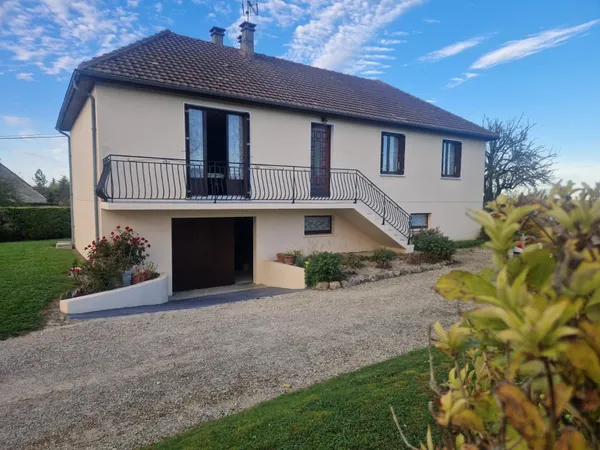 Belle maison avec sous-sol et terrain 