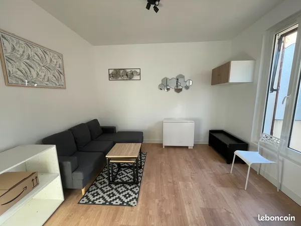 Location meublée Trois pièces Rueil Malmaison /Nanterre 