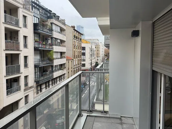 Studio dans Immeuble de standing - balcon 