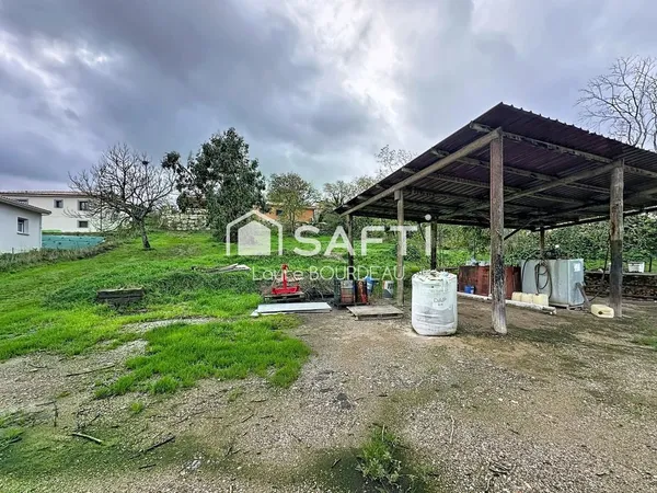 Terrain constructible de 653m² à VACQUIERS 