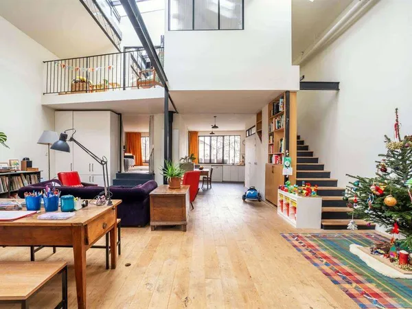 Loft 4 pièces 145 m² 