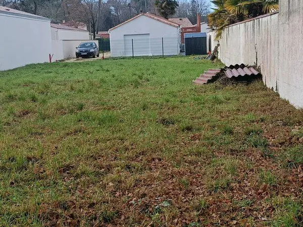 Terrain 679 m² 