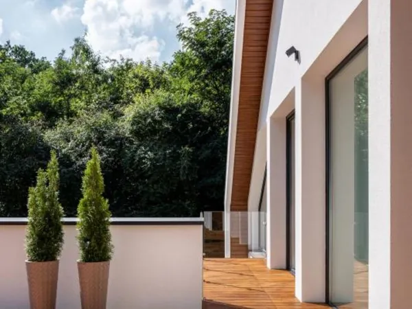 MAISON INDIVIDUELLE ENTIEREMENT NEUVE AVEC JARDIN 