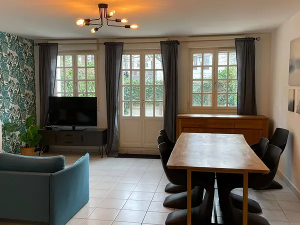 Loue une chambre - Colocation Maison 108m² - centre-ville cathédrale avec grande terrasse 
