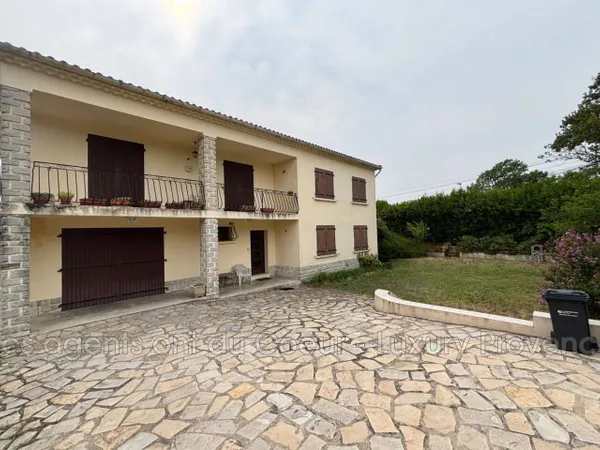Maison 8 pièces 250 m² 