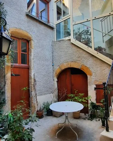 Maison VIC LE COMTE 