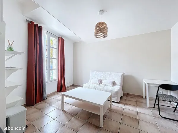 Studio 1 pièce 19 m² 