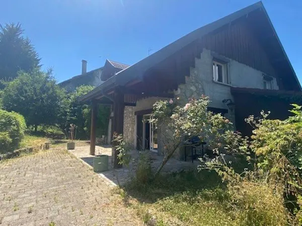 Maison 8 pièces 239 m² 