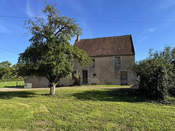 FERMETTE A RENOVER A 300 M DU CANAL DU NIVERNAIS 