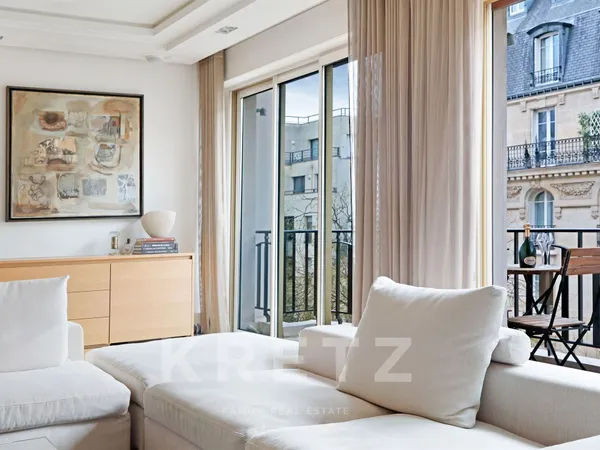 Appartement rénové par architecte avec balcons et vue Tour Eiffel - DPE B 