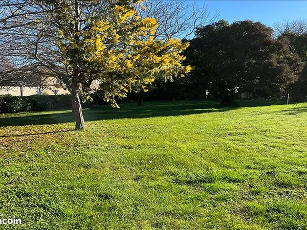Terrain 810 m² Campsas 