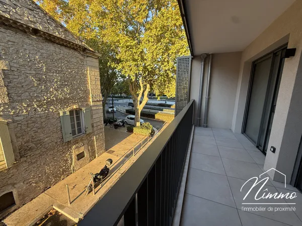 NIMES QUAI DE LA FONTAINE T2 AVEC TERRASSE PARKING PRIVE 