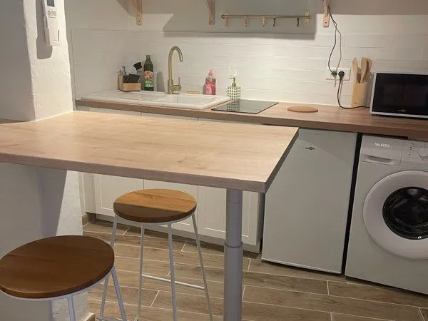Studio rénové 17m2 centre Pertuis meublé et fibre + cave 12m2 