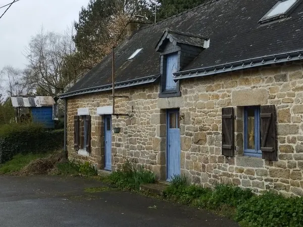 Longère mitoyenne à renover 