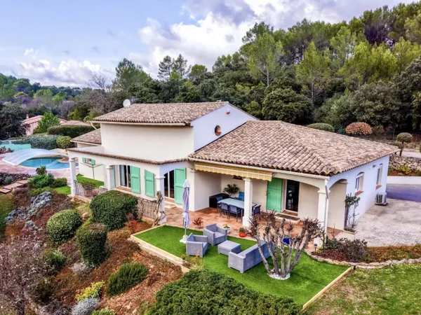 LES ARCS-SUR ARGENS - VILLA de 190 m² - 4 CHAMBRES AVEC PISCINE 