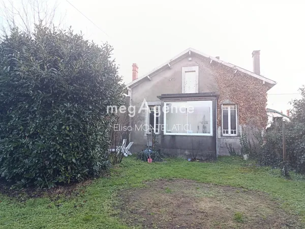 A découvrir: maison de 85m2 sur Coutras, avec terrain de 900m2 et travaux à prévoir. 