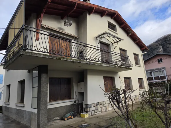 TARASCON/ARIEGE VILLA SUR 635 M2 DE JARDIN. 