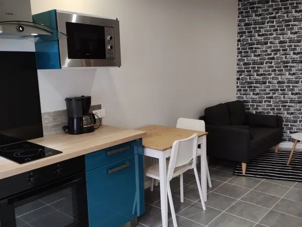 A louer petite maison de ville meublée 