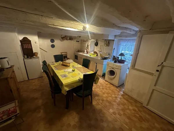 appartement traversant 2 chambres, une cave. 25m2 