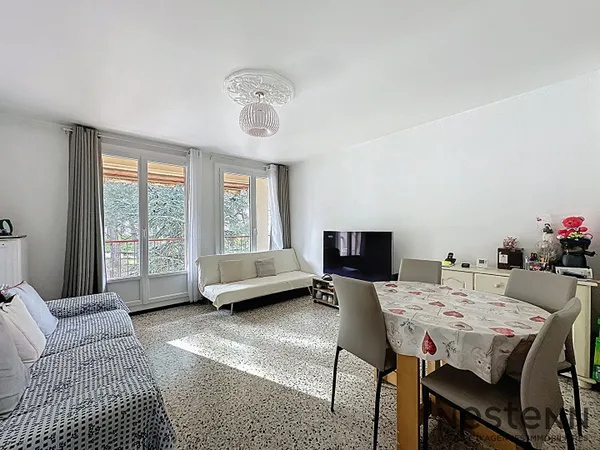 T3 de 73m2 lumineux avec terrasse et cave - Aubagne 
