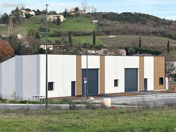 Local 322 m² 