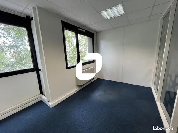Bureaux 1 pièce 90 m² 
