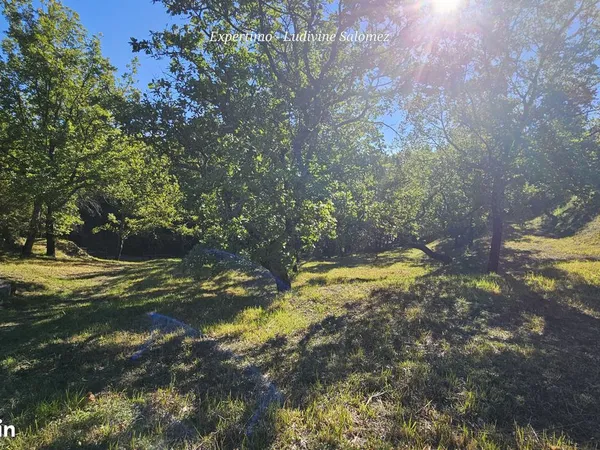Terrain 1600 m² Montferrat 
