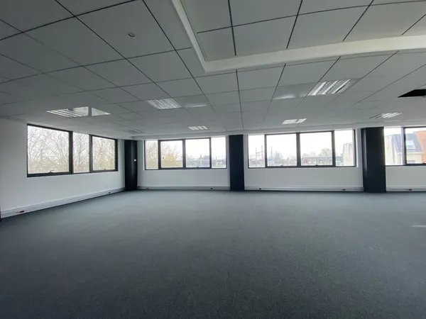 Bureaux - A LOUER - 260 m² non divisibles 