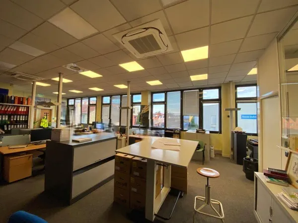 Bureaux 151 m² 