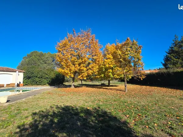 Terrain 1500 m² VERNEGUES 