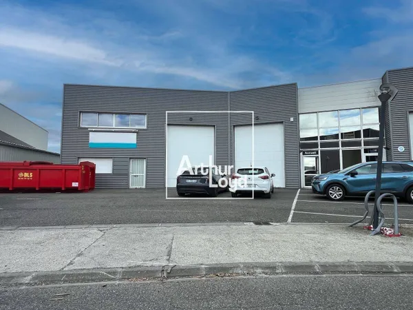Local d'activité 266 m² 
