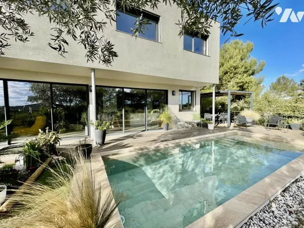 Maison 6 pièces 230 m² 