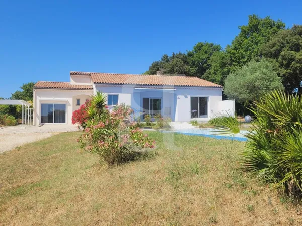 Confortable villa avec terrain et piscine à vendre Région Grig 