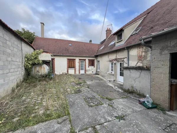 Gallardon immeuble comprenant 8 logements 
