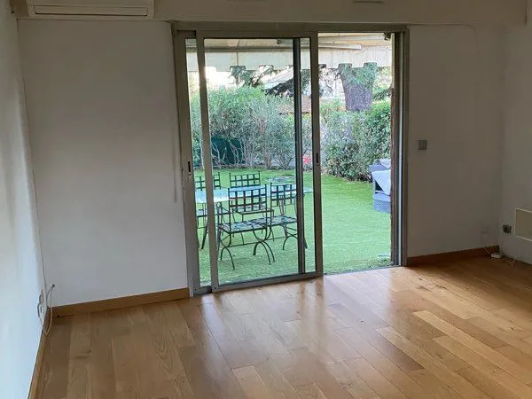 Location appartement T2 avec grand jardin bord de mer 