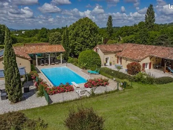 Maison 6 pièces 210 m² 