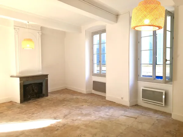 Vends appartement 69m² Nîmes Centre Historique 