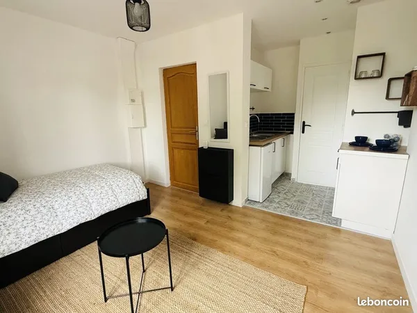 Studio 1 pièce 17 m² 