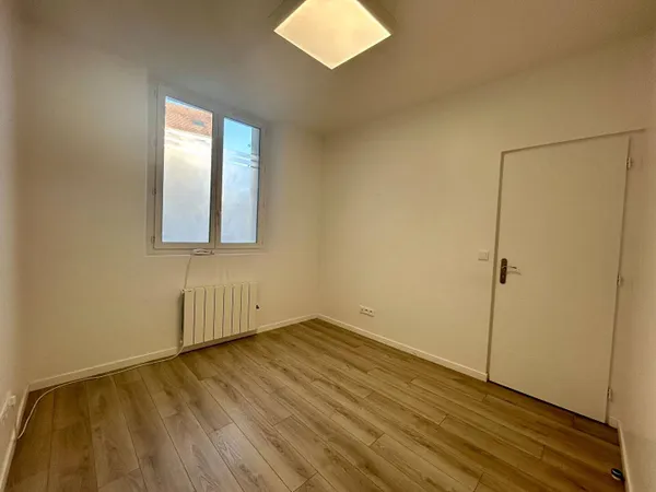 Local 1 pièce 13 m² 