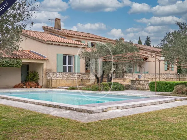 Exclusivité - Maison à vendre à Paradou, au calme, dans un envir 