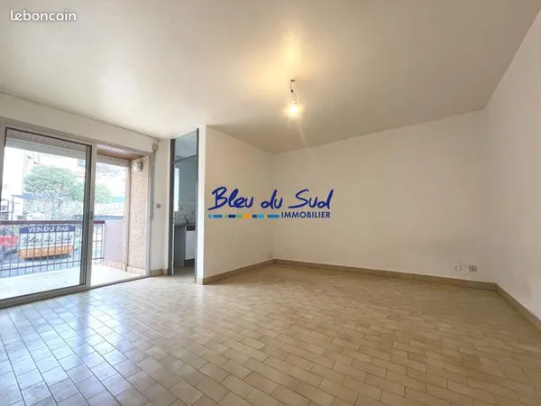 Studio 1 pièce 25 m² 