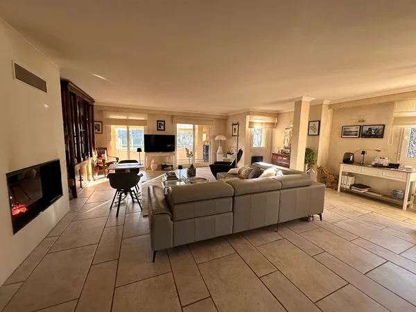 Appartement Onet Le Chateau 4 pièce(s) 198.39 m2 