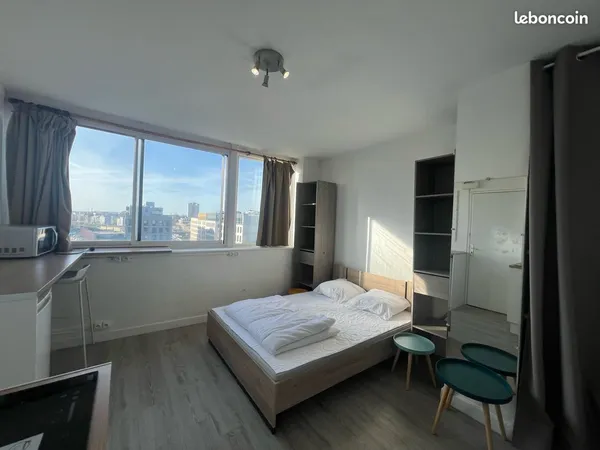 Nancy centre Gare, Studette de 14 m2 WC et SDB en commun 